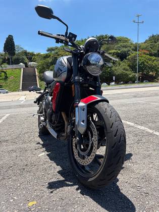 TRIUMPH TRIDENT 660 